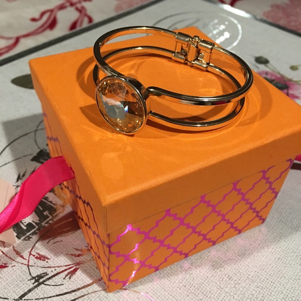 Bangle bracelet